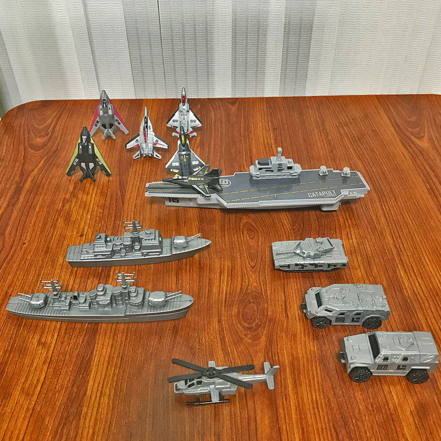 Kids Toys Xmas - ยานพาหนะหุ้มเกราะ หน่วยถัง เฮลิคอปเตอร์ เรือบรรทุกเครื่องบิน กลุ่มรบ เรือลาดตระเวน